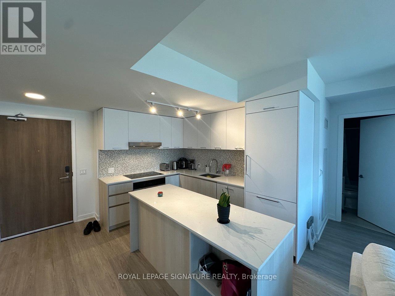#222 8188 YONGE STREET - 6