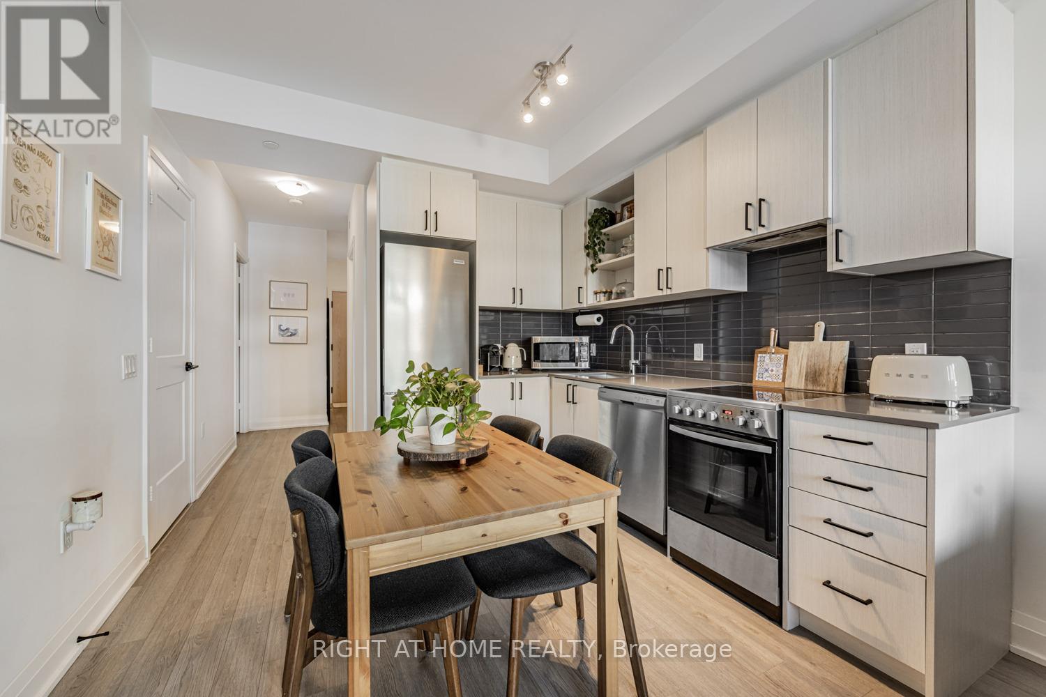 #224 50 GEORGE BUTCHART DRIVE - 1