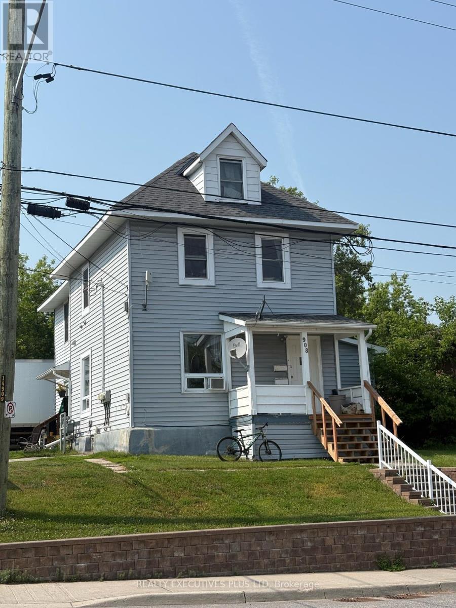 106 FOURTH AVENUE W - 1