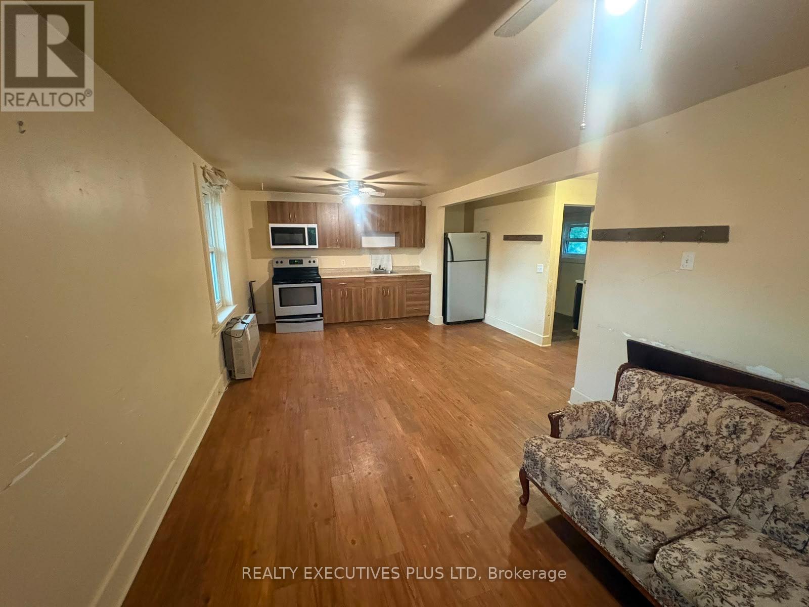 106 FOURTH AVENUE W - 5