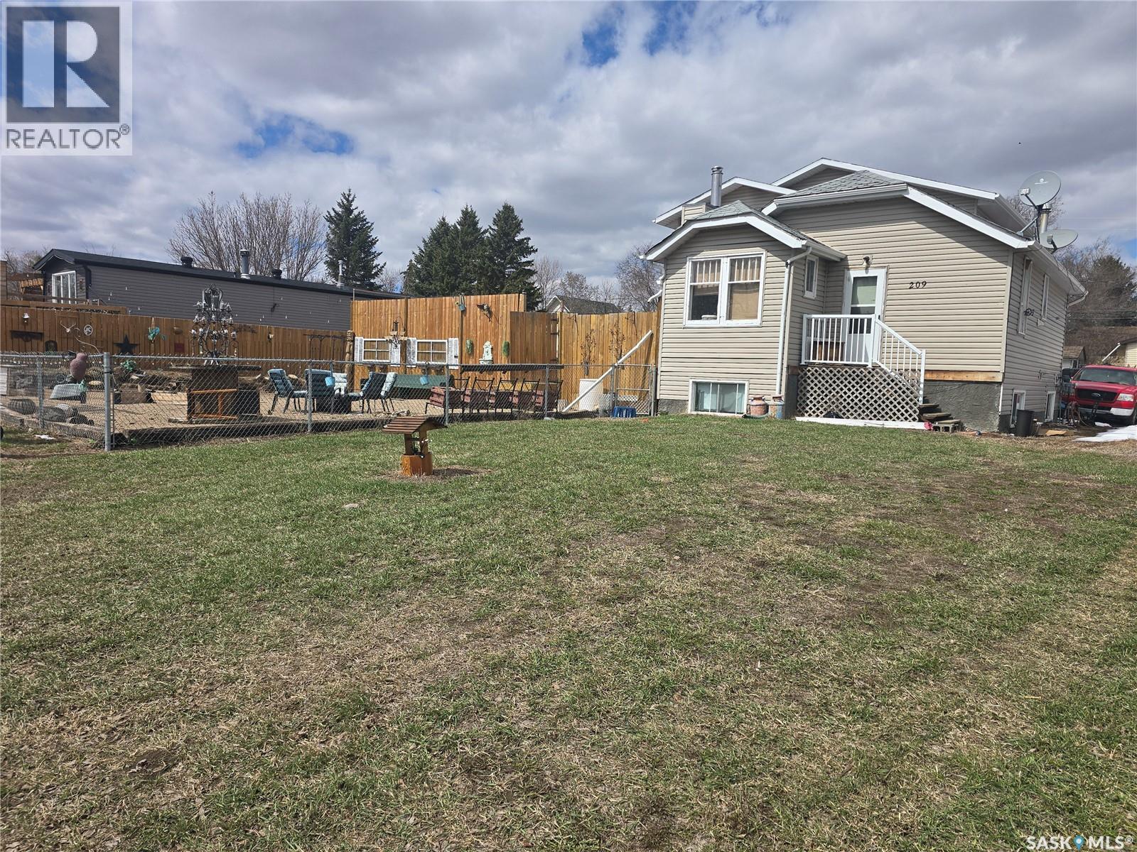 209 Allan STREET - 2