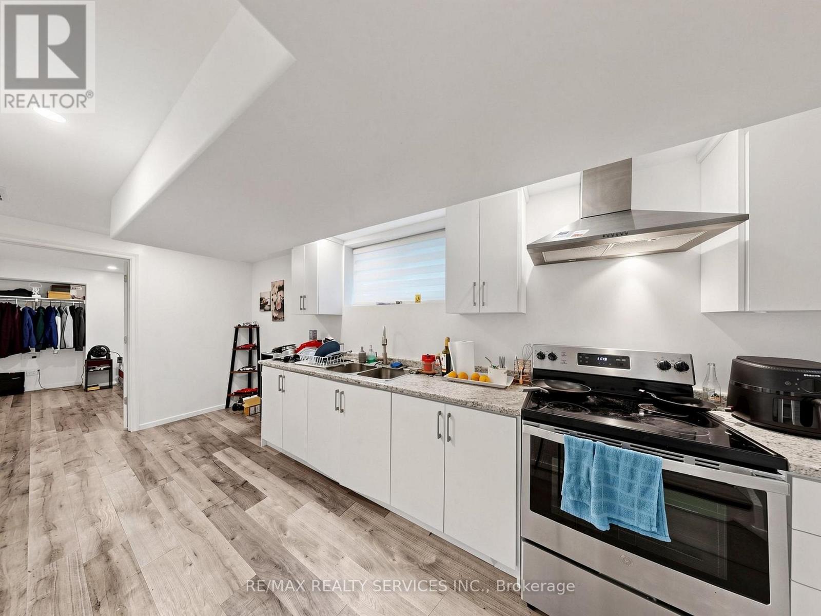 291 HARDCASTLE DRIVE - 38