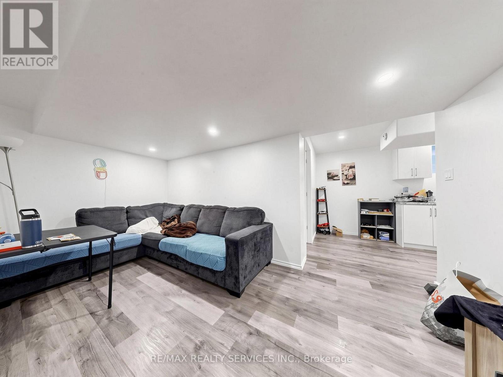 291 HARDCASTLE DRIVE - 41