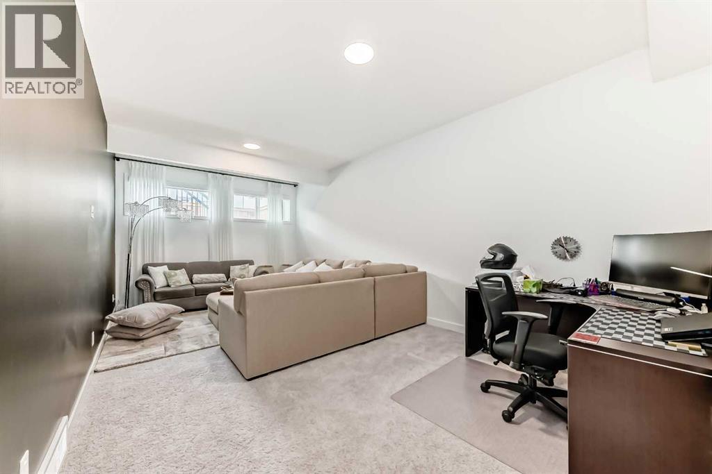 385 Edith Road NW - 30