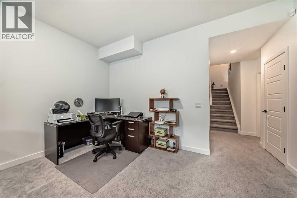 385 Edith Road NW - 32