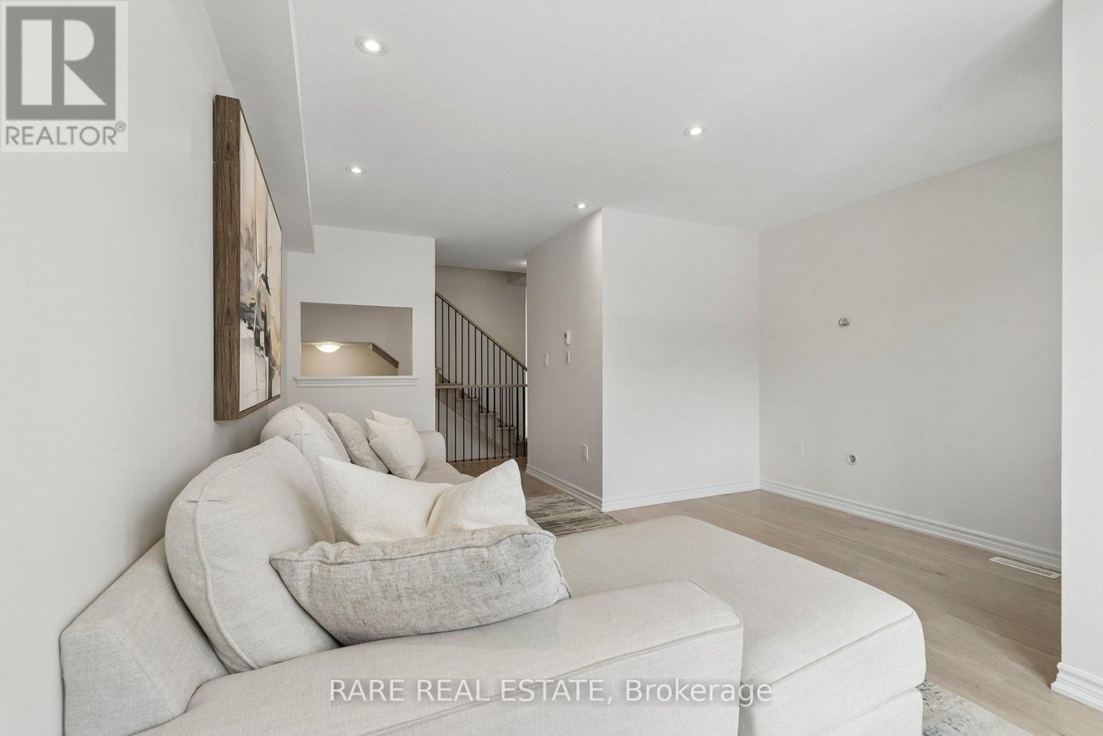 55 HAY LANE - 11
