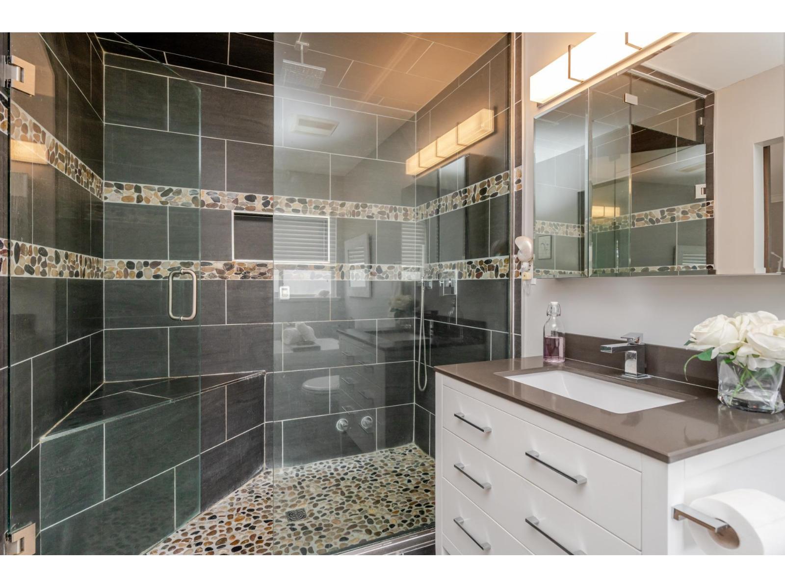 8 1169 VIDAL STREET, White Rock