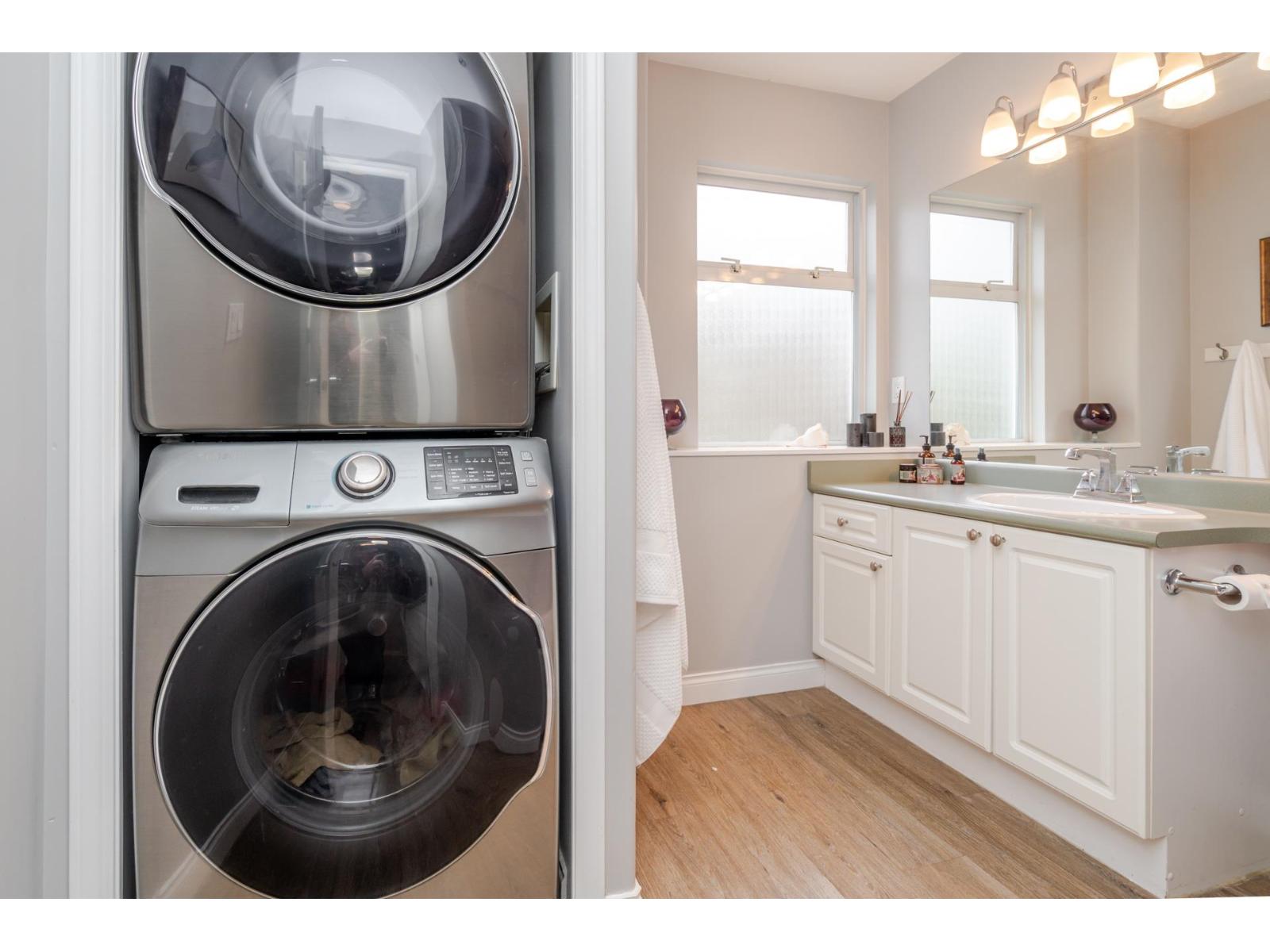 8 1169 VIDAL STREET, White Rock