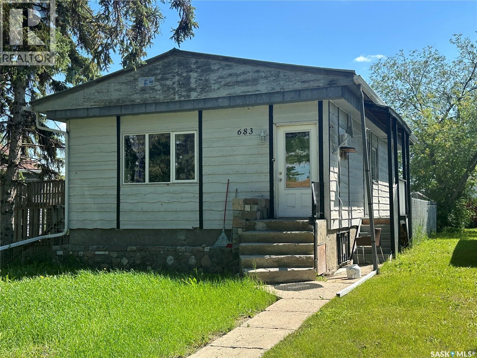 683 Athol STREET - 1