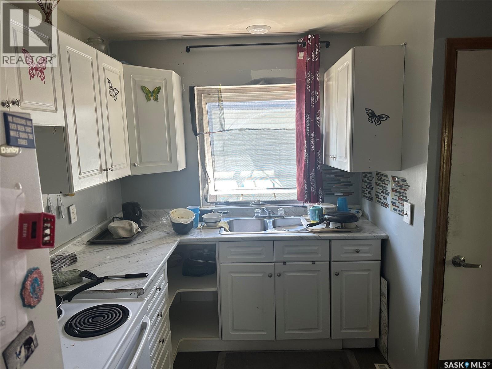 683 Athol STREET - 3