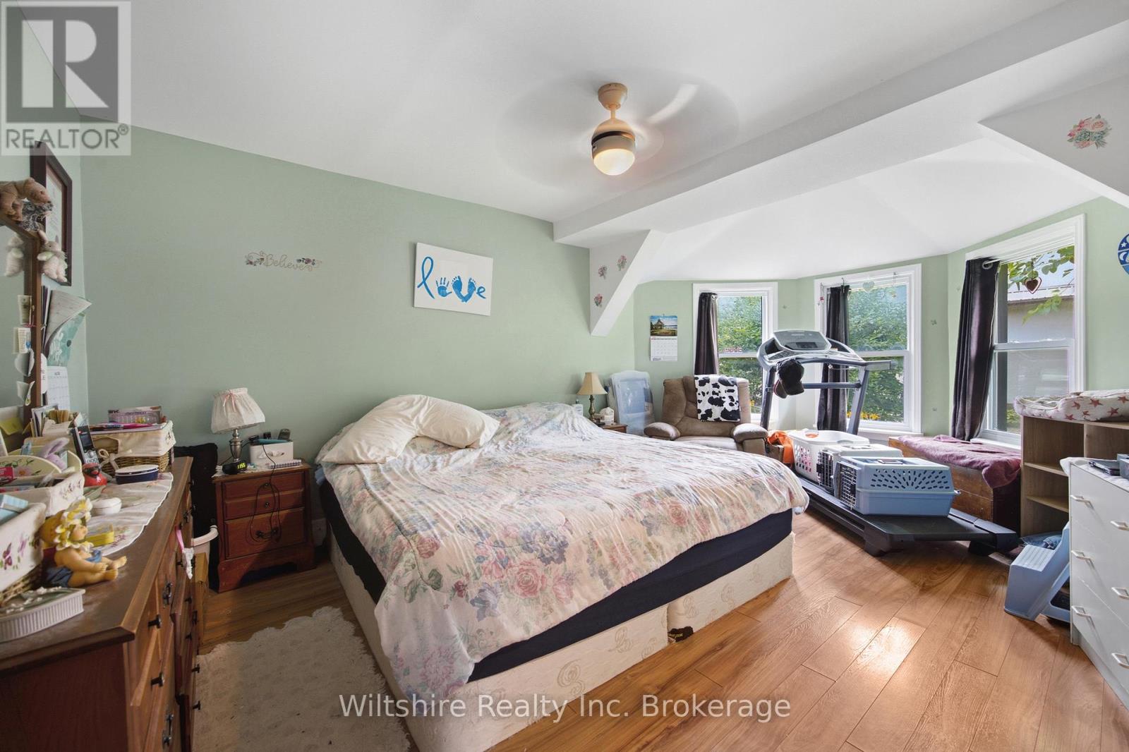 38 HARVEY STREET - 11