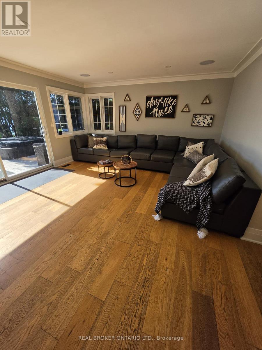 943 BARRY AVENUE - 10