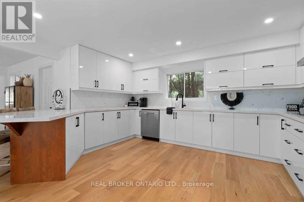 943 BARRY AVENUE - 16