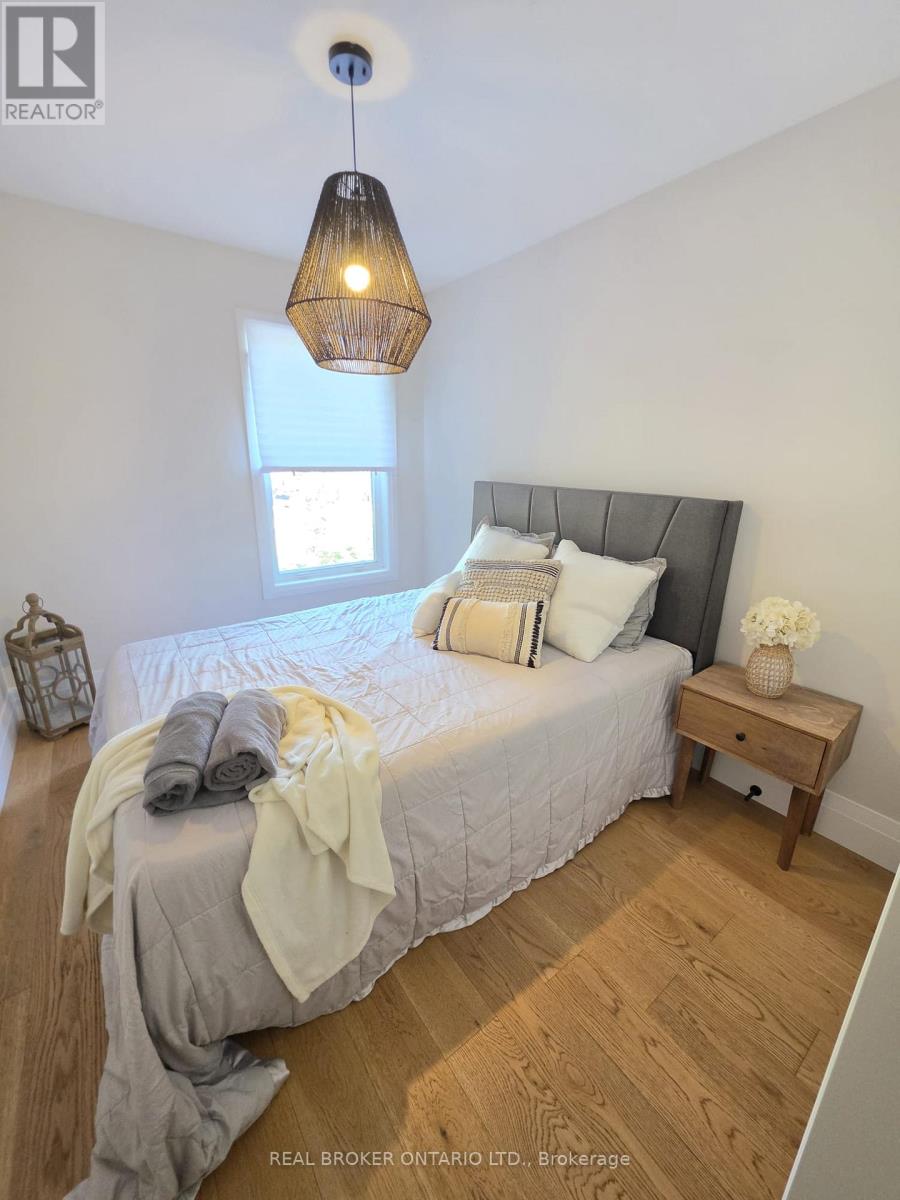 943 BARRY AVENUE - 37