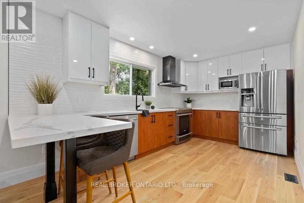 943 BARRY AVENUE - 35