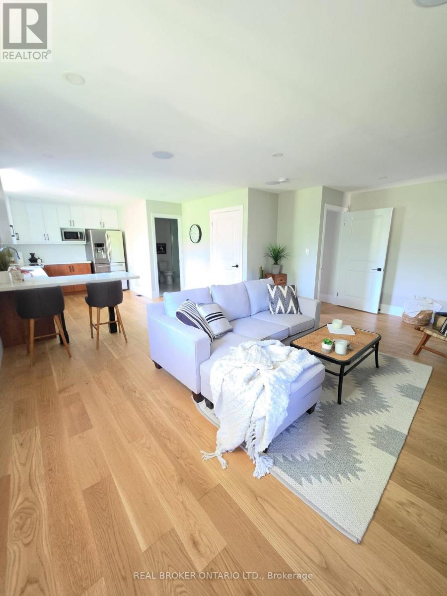 943 BARRY AVENUE - 34