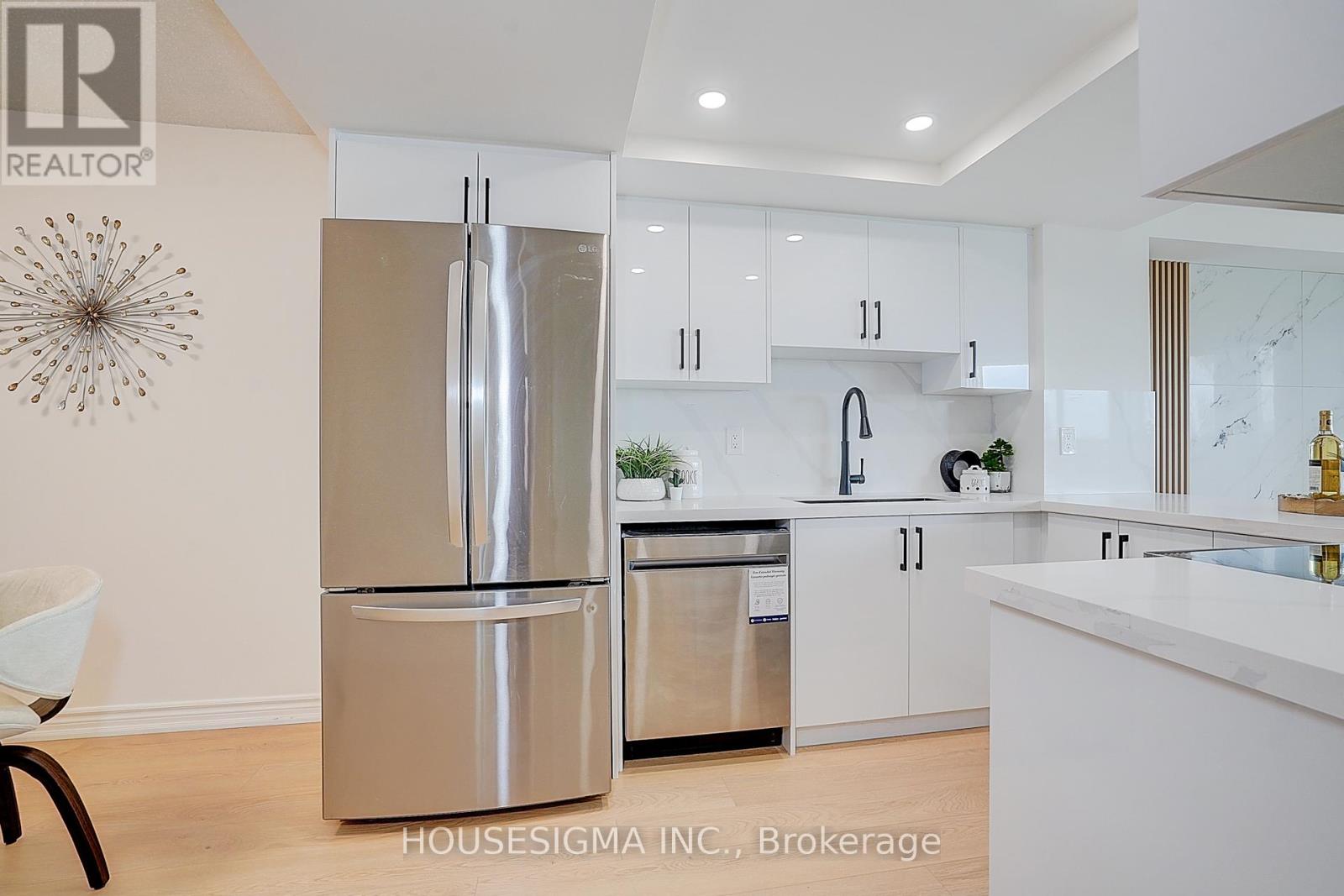 #1123 7805 BAYVIEW AVENUE N - 15