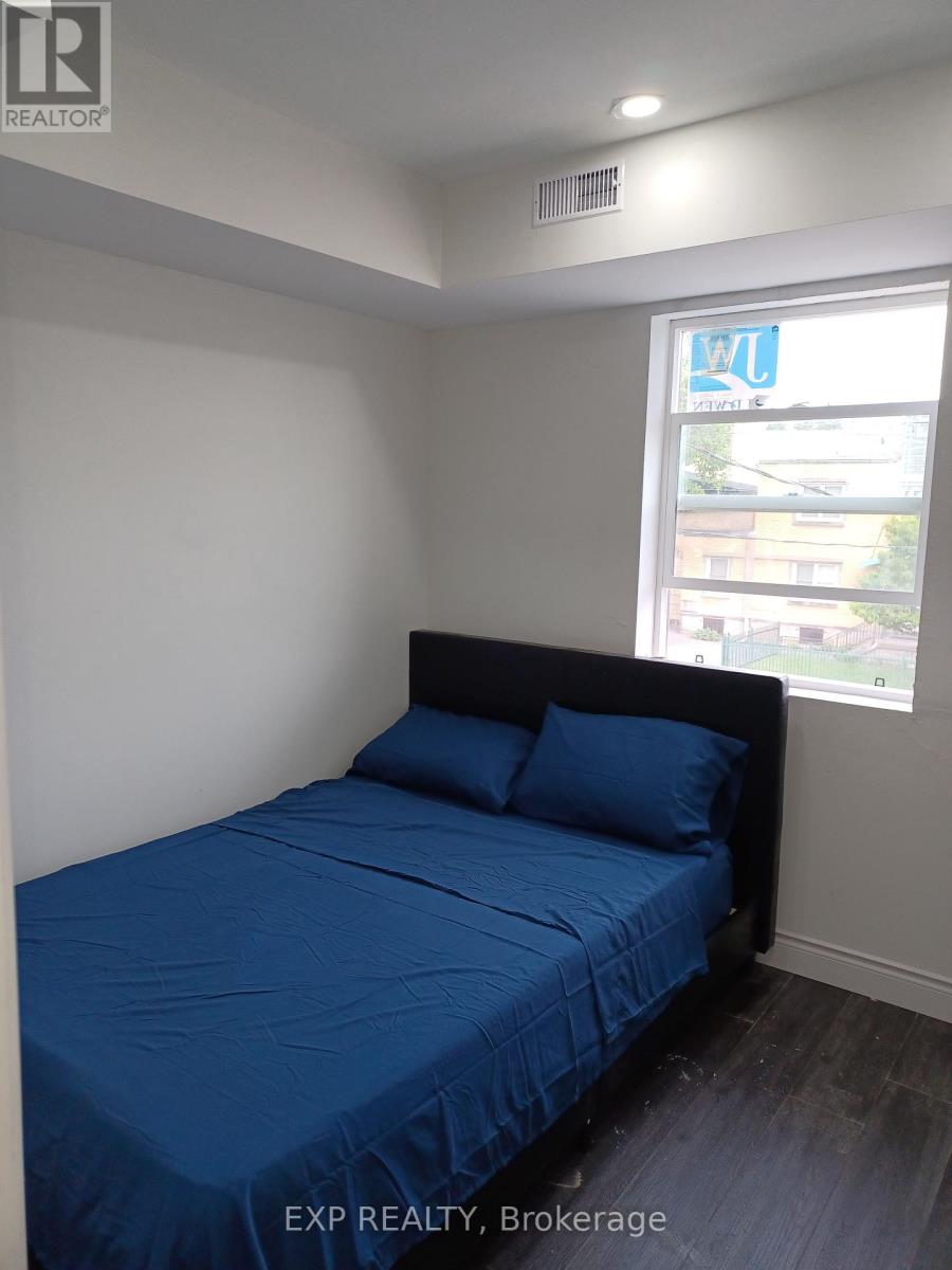 143 SHERMAN AVENUE N - 4