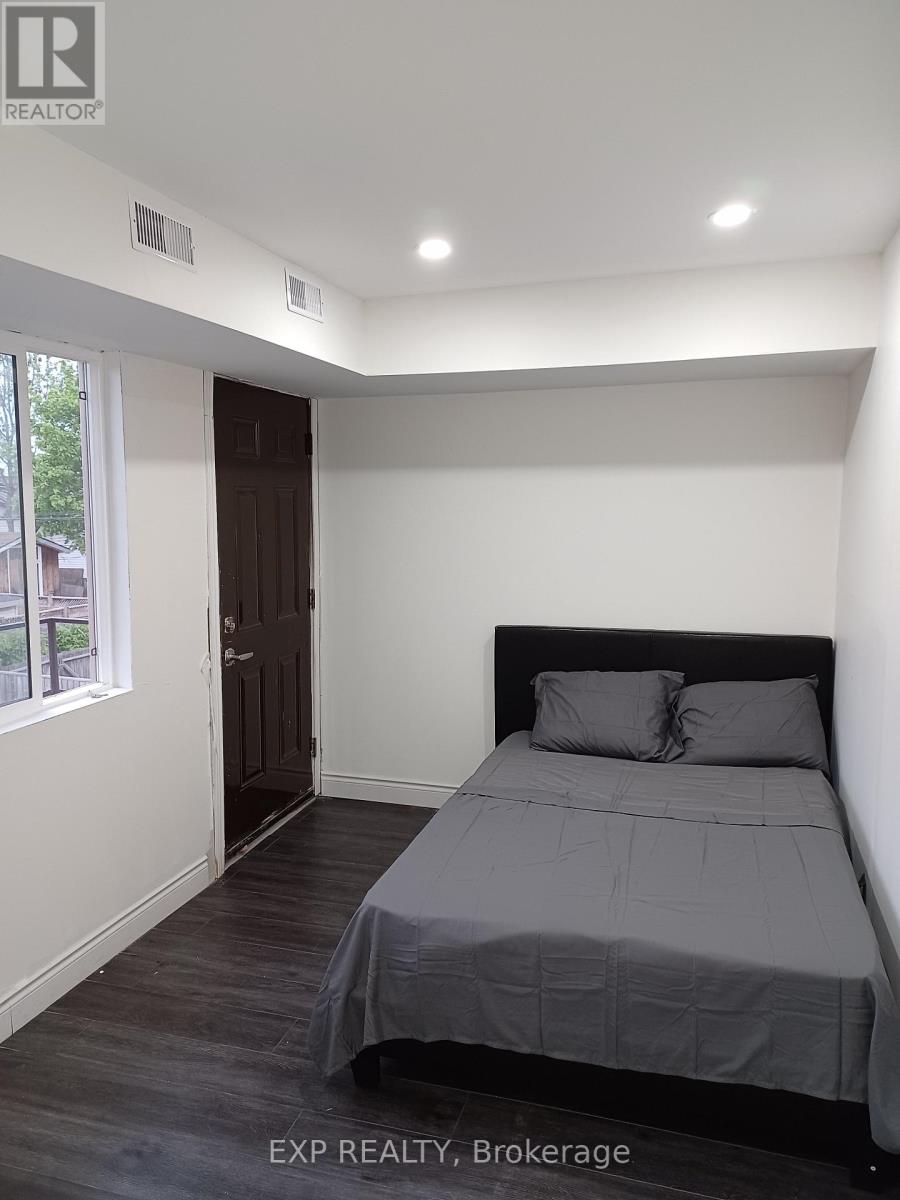 143 SHERMAN AVENUE N - 6