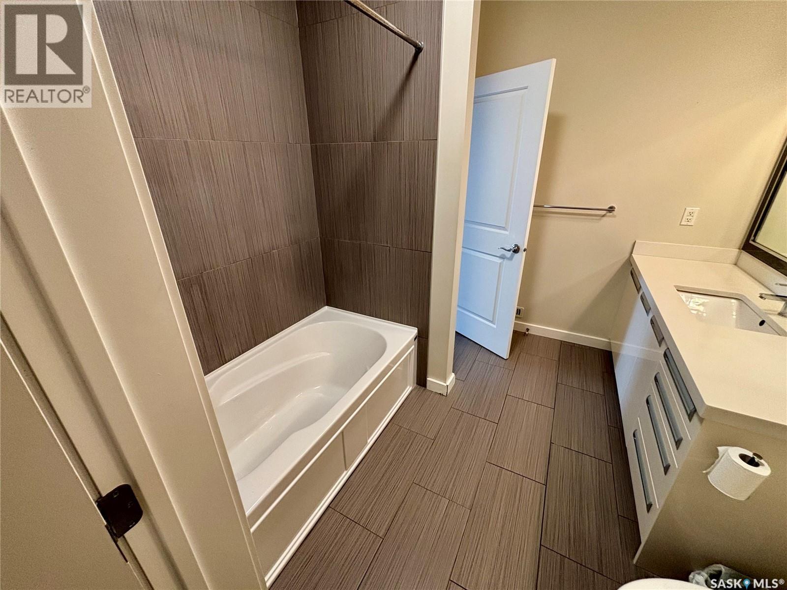 2110 1015 Patrick CRESCENT — photo 15
