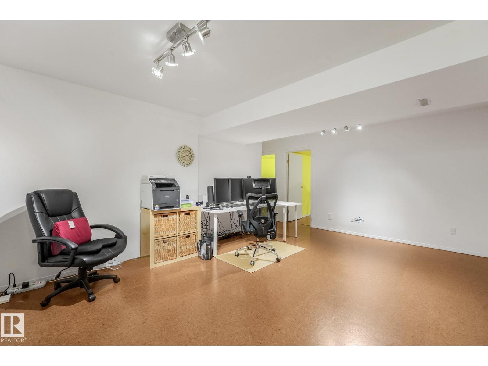 11822 91 AV NW — photo 47