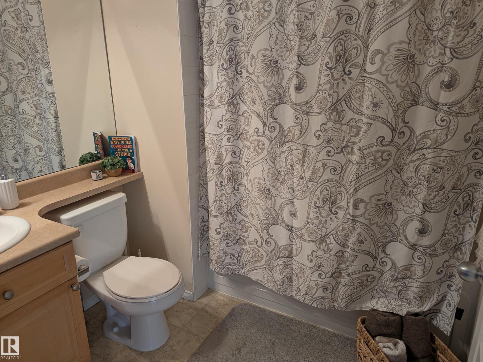 #11 10235 111 ST NW - 29