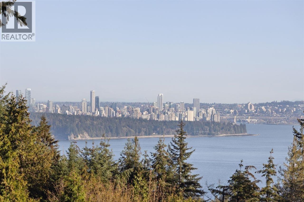 302 3131 DEER RIDGE DRIVE, West Vancouver