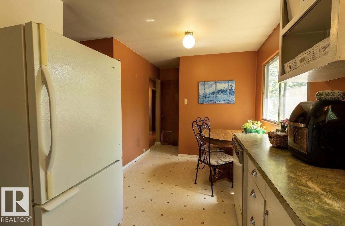 8719 67 AV NW - 19