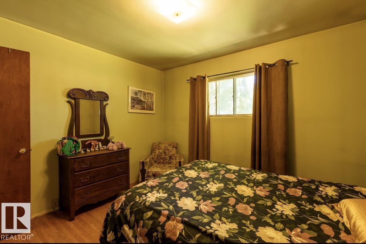 8719 67 AV NW - 27