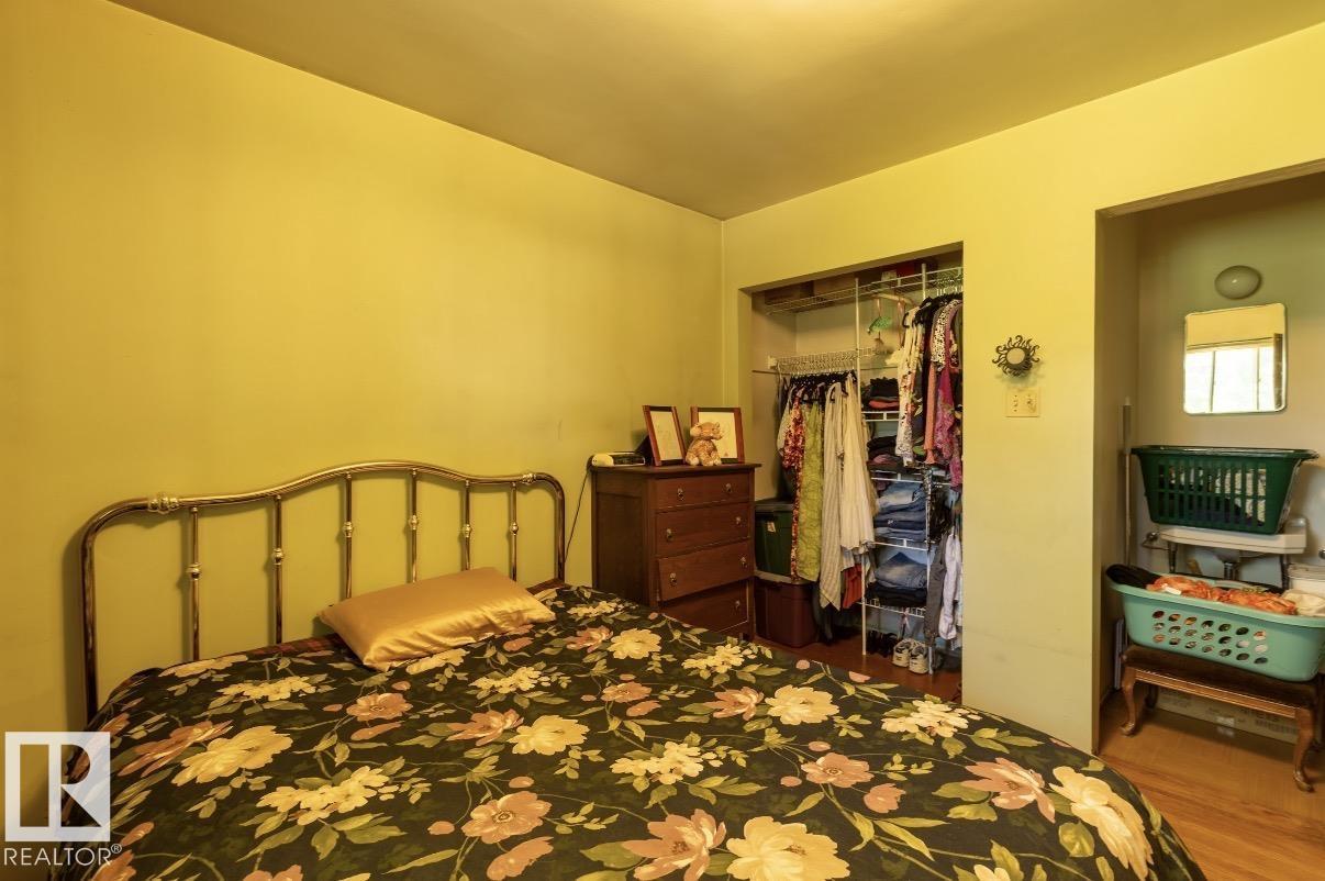 8719 67 AV NW - 28