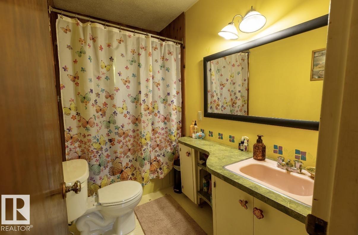 8719 67 AV NW - 23
