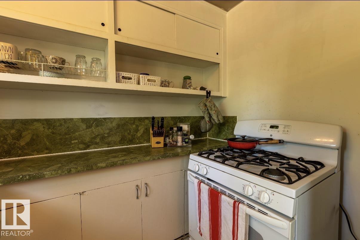 8719 67 AV NW - 20