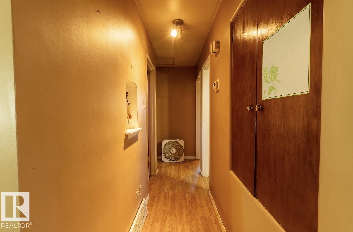 8719 67 AV NW - 22