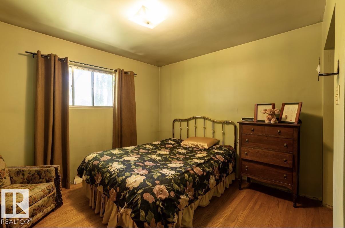 8719 67 AV NW - 26