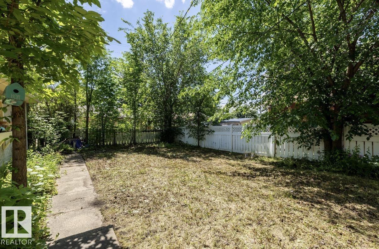 8719 67 AV NW - 31