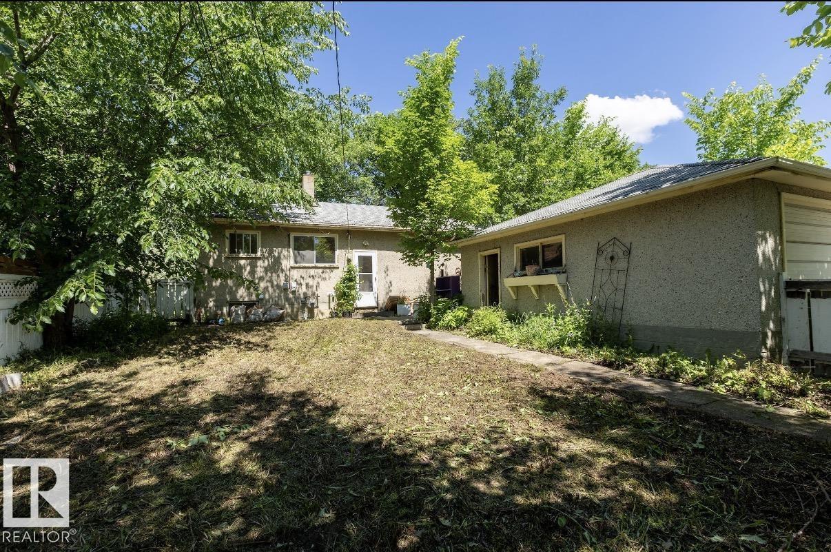 8719 67 AV NW - 34