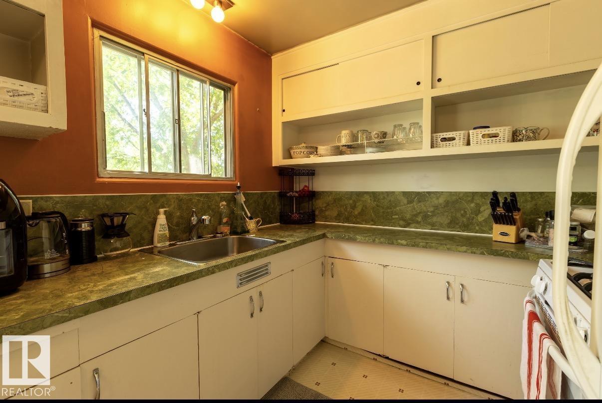 8719 67 AV NW - 21