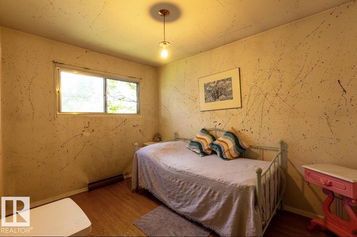 8719 67 AV NW - 29