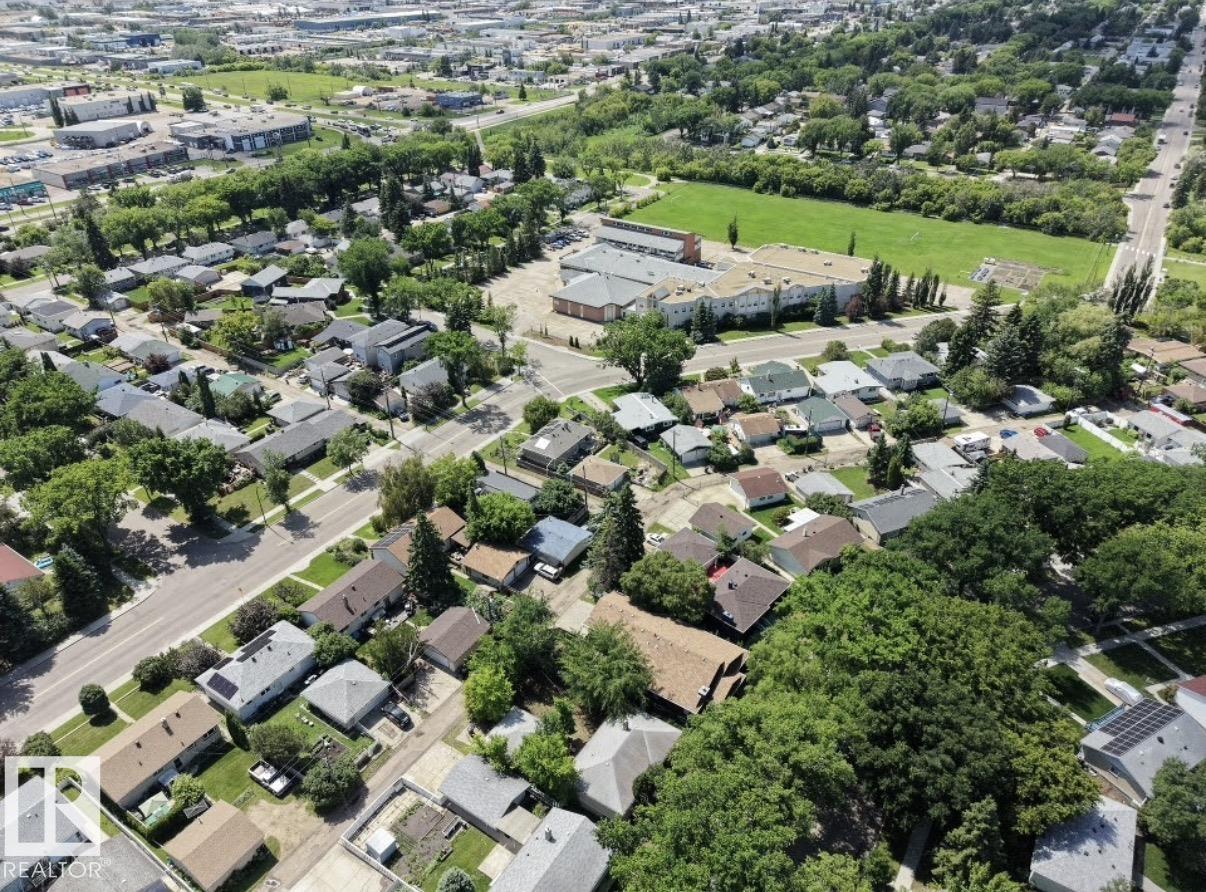 8719 67 AV NW - 5