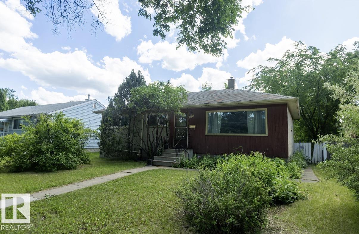 8719 67 AV NW - 36