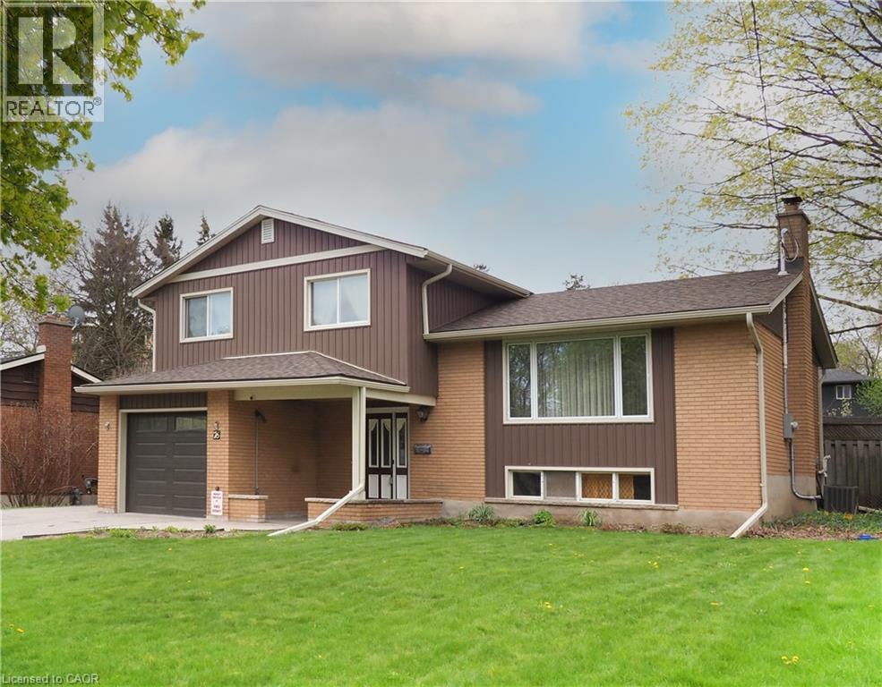 76 CLOVERDALE Crescent — photo 1