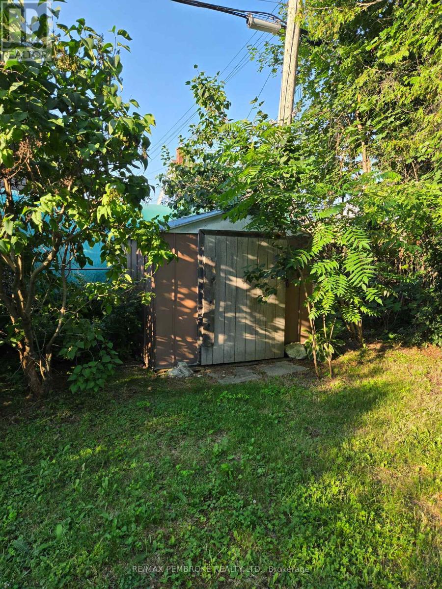 2 Bed, 1 Bath House for Sale in Arnprior – 108 THIRD AVENUE, Arnprior – MLS# X13530266 - Image 19