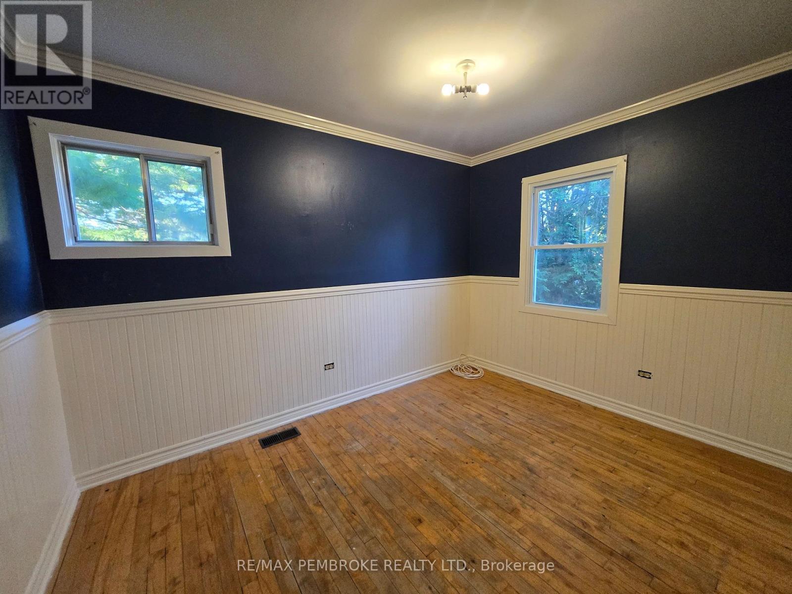 2 Bed, 1 Bath House for Sale in Arnprior – 108 THIRD AVENUE, Arnprior – MLS# X13530266 - Image 9