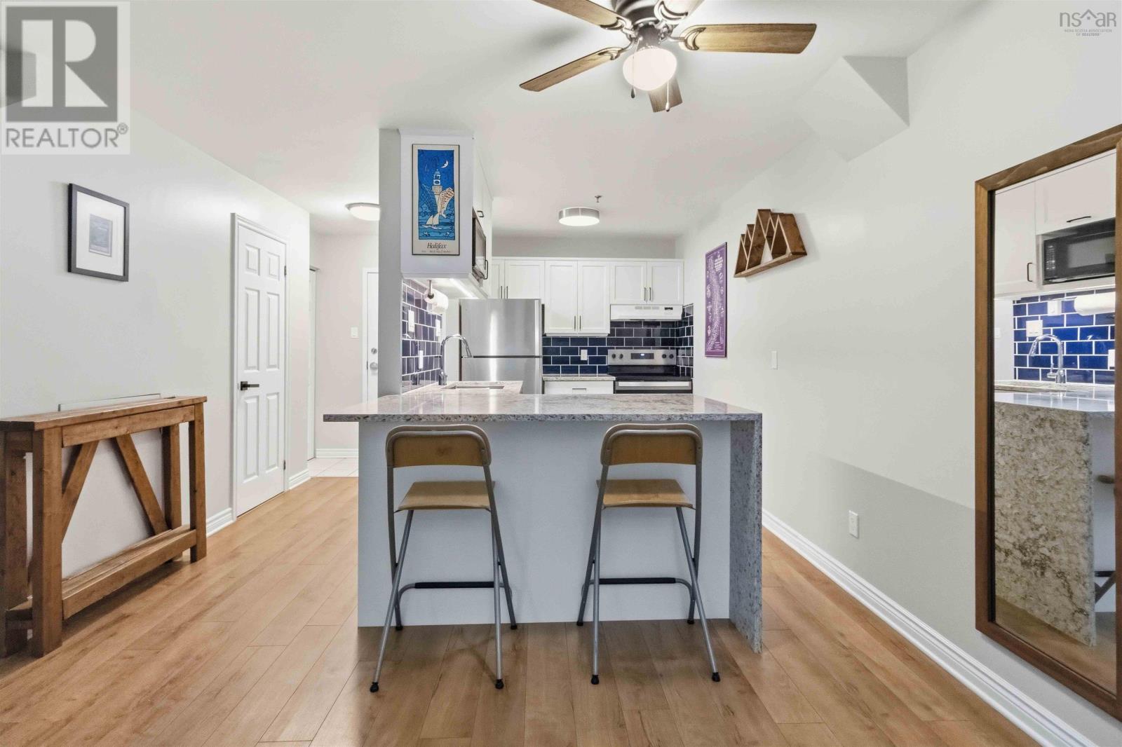 #5 75 Crichton Avenue - 14