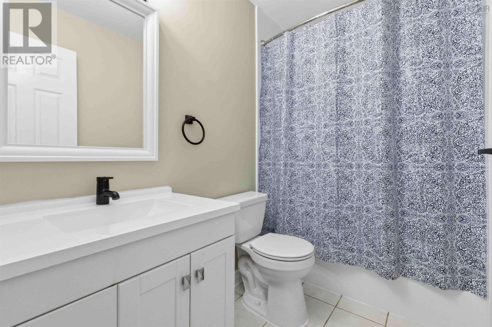#5 75 Crichton Avenue - 20