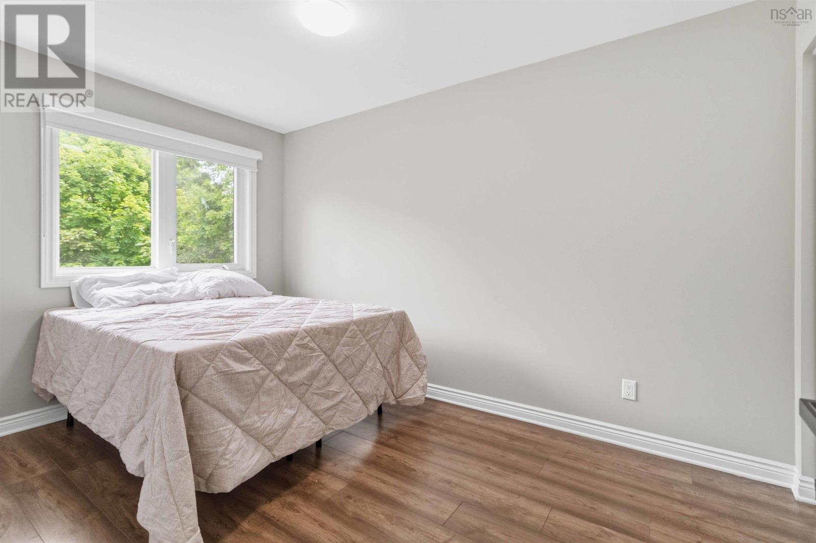 #5 75 Crichton Avenue - 17