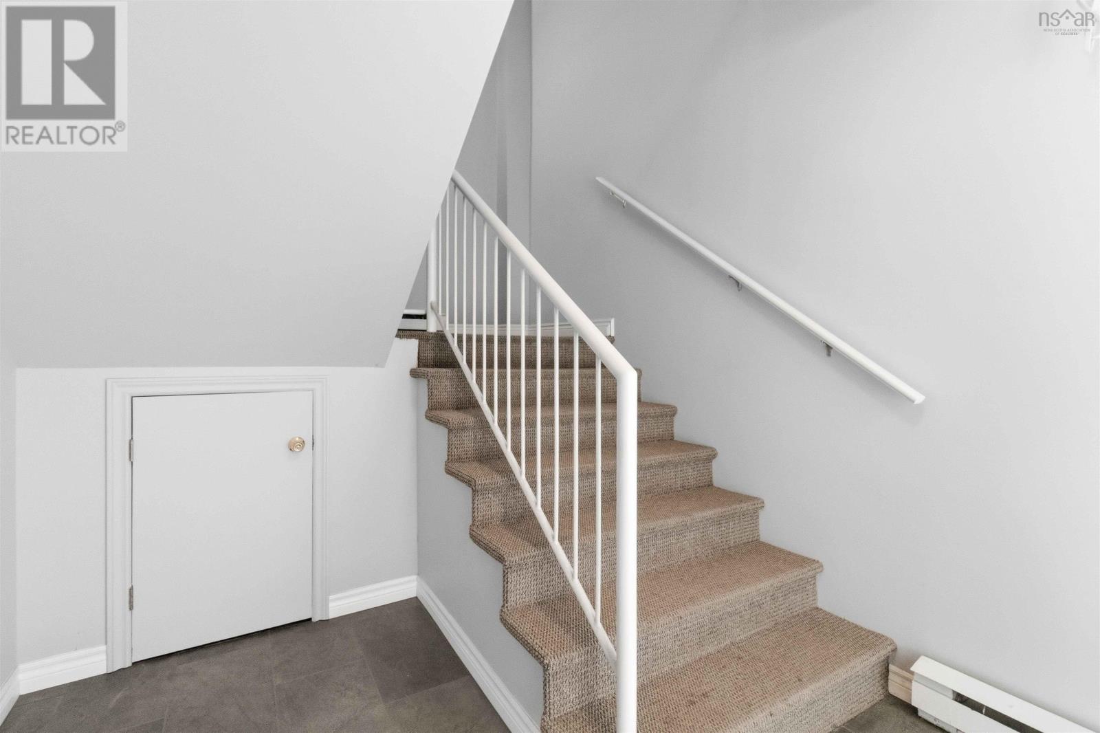 #5 75 Crichton Avenue - 23