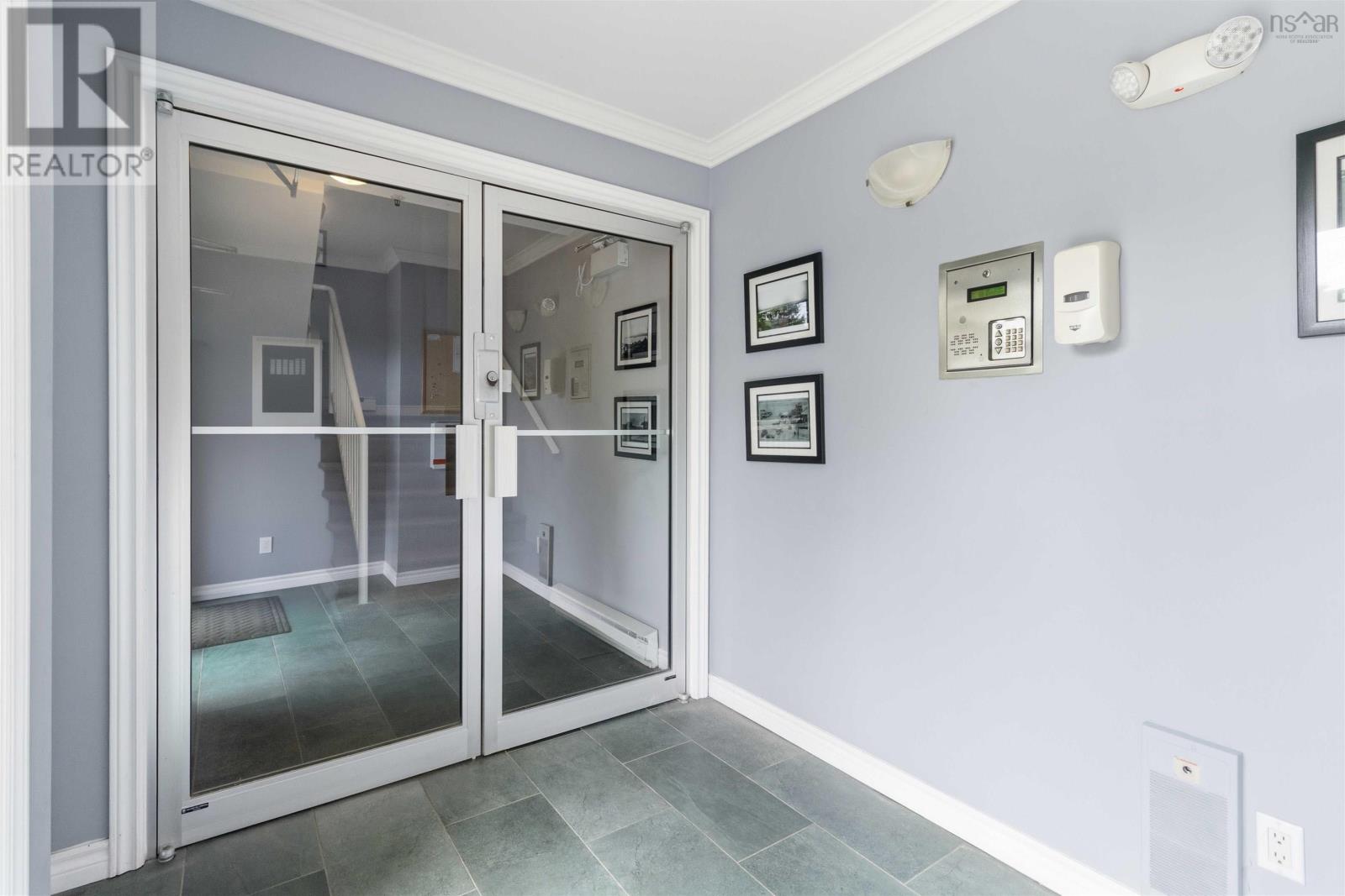 #5 75 Crichton Avenue - 24
