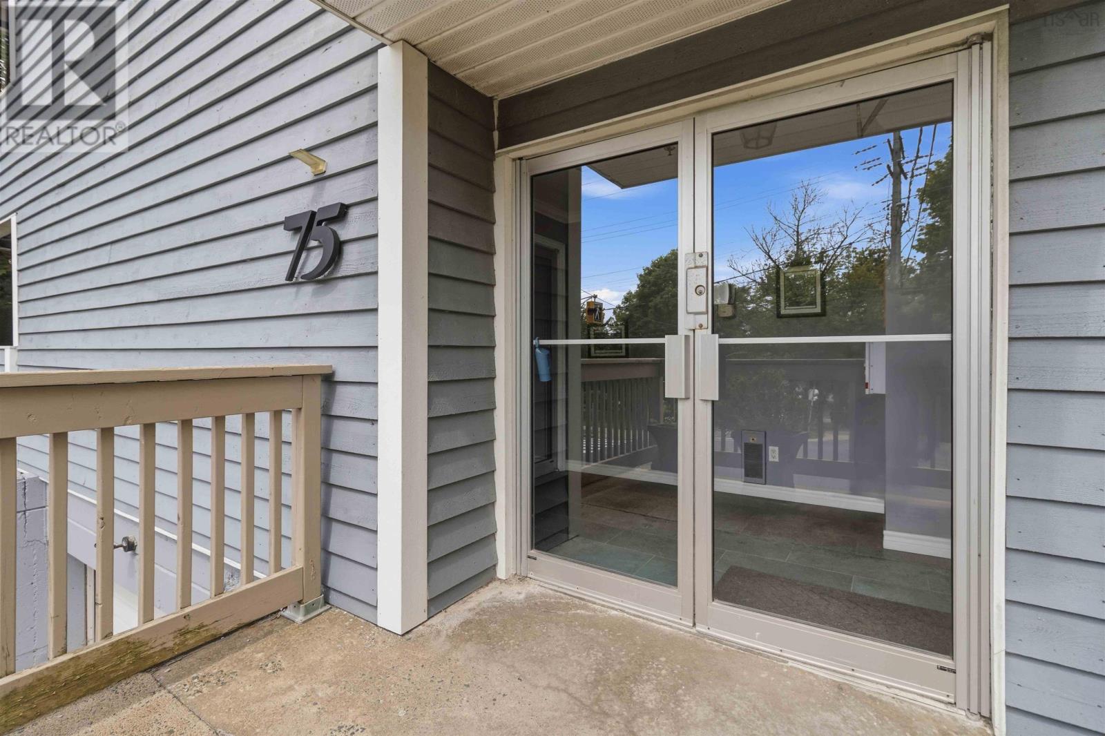 #5 75 Crichton Avenue - 25