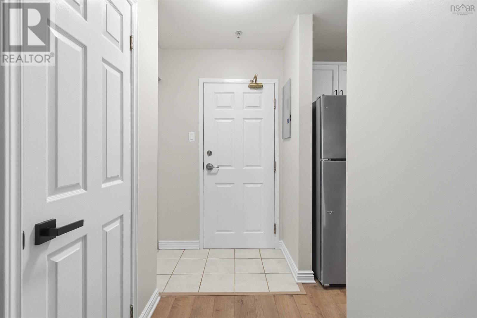 #5 75 Crichton Avenue - 3
